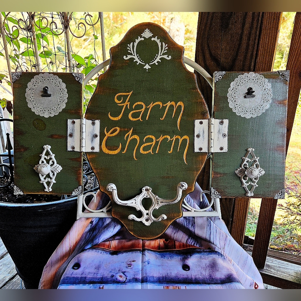 Handmade Farm Charm Decorative Wall Art Featuring Multiple Hooks & Picture Clips
